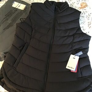 NWT WindRiver Hyper-Dri HD1 Water Repellent T-Max Puffer Vest Size Medium.